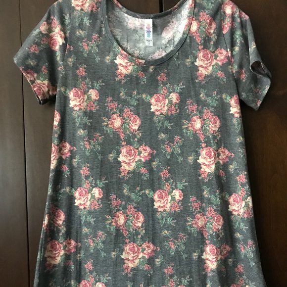 LuLaRoe Tops - LuLaRoe Classic tee size small LuLaRoe Tops - LuLaRoe Classic tee size small